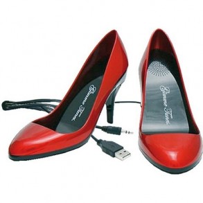 Altavoces en Zapatos de Tacón Rojos