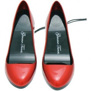 Altavoces en Zapatos de Tacón Rojos 2