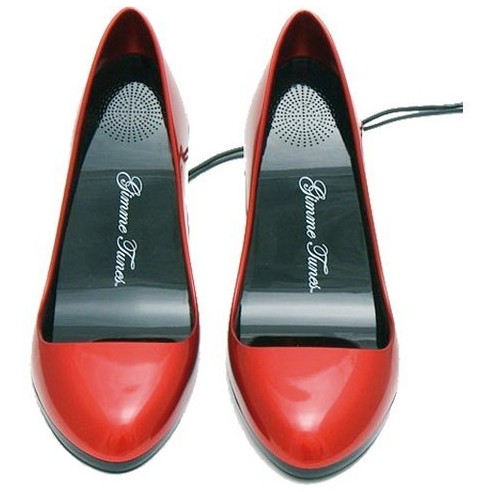 Altavoces en Zapatos de Tacón Rojos