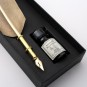 Conjunto de Escritura con Pluma de Ave en Color Oro y Tintero