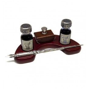 Conjunto Escritura Base Madera, Pluma metálica y 2 Tinteros