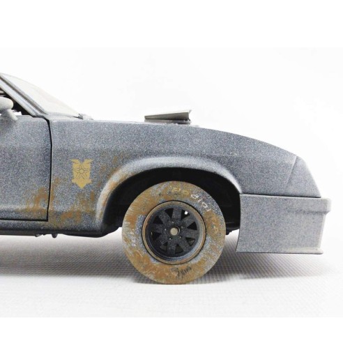 Coche Réplica Ford Falcon XB "El último V8 Interceptor" (1979) Versión Envejecida Escala 1:18