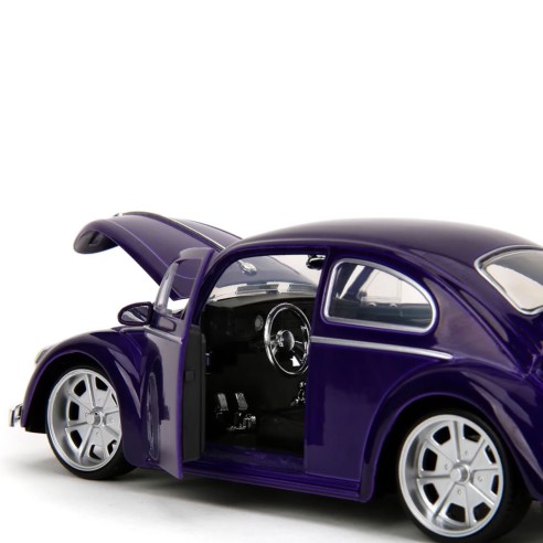 Coche Wednesday Adams & Thing 1972 Volkswagen Beatle con Figura Escala 1:24