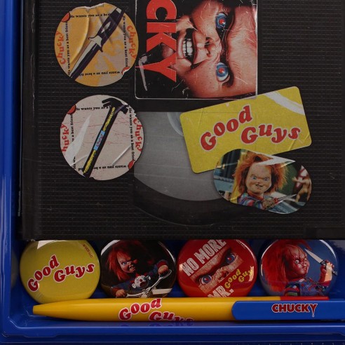Set Chucky Artículos Papelería en VHS con Libreta, Chapas y Bolígrafo