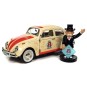 Coche Volkswagen Beetle - Monopoly + Figura Free Parking Auto World Escala 1:18