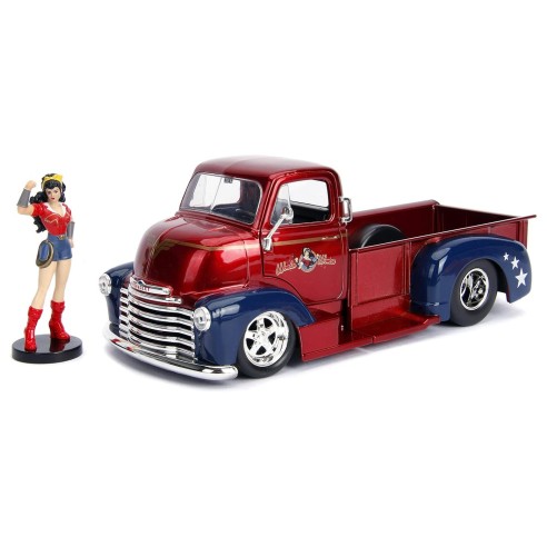 Camión Chevrolet 1952 COE Pickup Custom + Figura Wonder Woman 1:24
