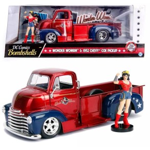 Camión Chevrolet 1952 COE Pickup Custom + Figura Wonder Woman 1:24 2