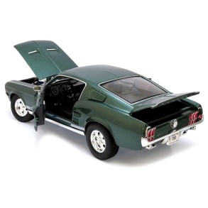 Coche Ford Mustang 1967  GTA Fastback Verde Metalizado Escala 1:18